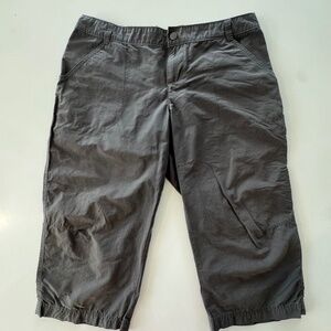 Columbia Grey Capri Pants